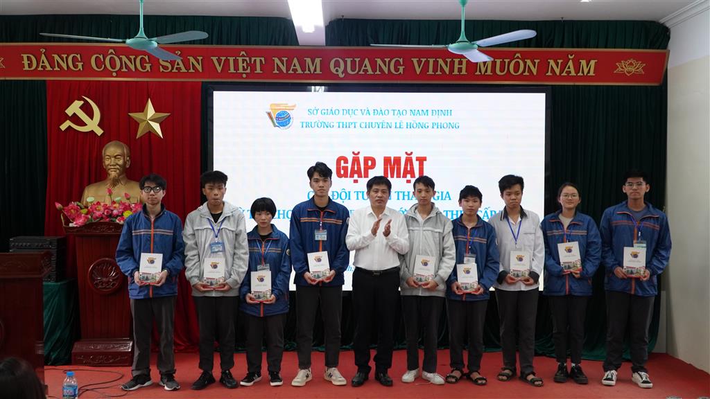 Gặp mặt học sinh tham dự kỳ thi chọn học sinh giỏi lớp 11, 12 THPT tỉnh Nam Định năm học 2022-2023