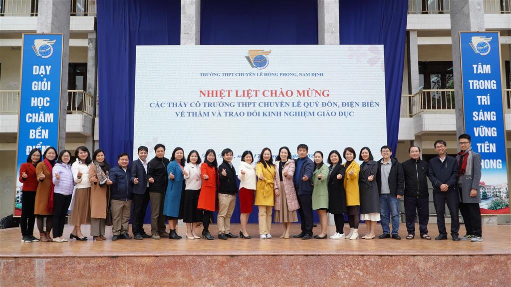 Đón đoàn cán bộ giáo viên trường THPT chuyên Lê Quý Đôn (Điện Biên) thăm và làm việc tại trường THPT chuyên Lê Hồng Phong (Nam Định)