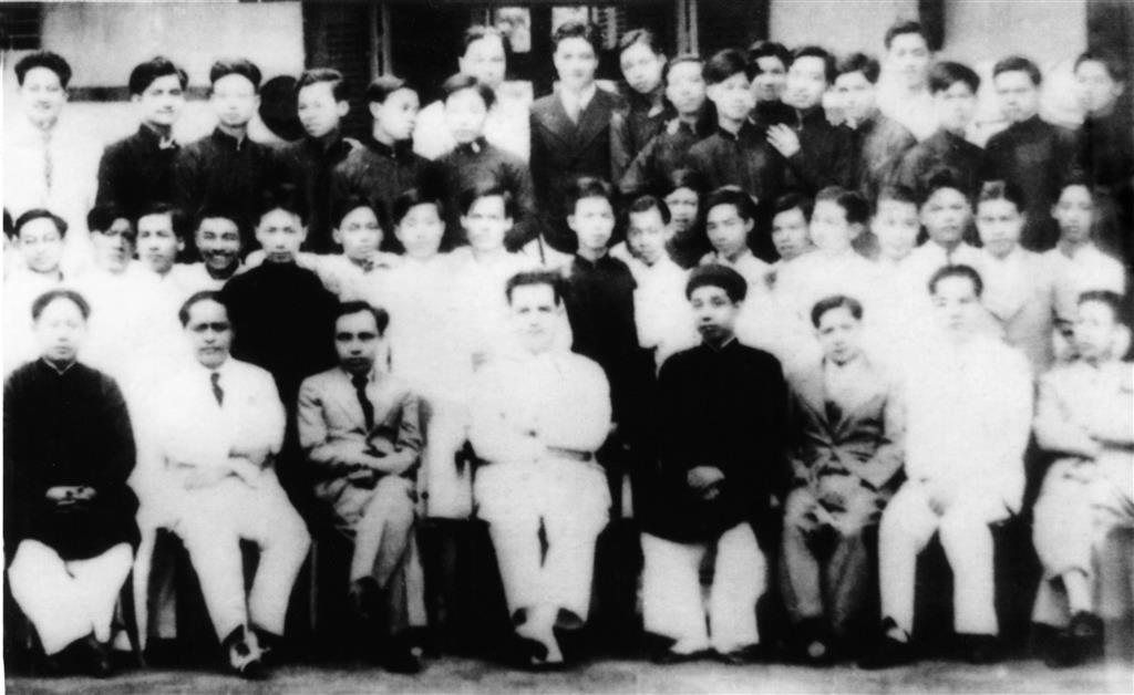 Lịch sử nhà trường giai đoạn đầu: trường Thành Chung và các trường tiền thân