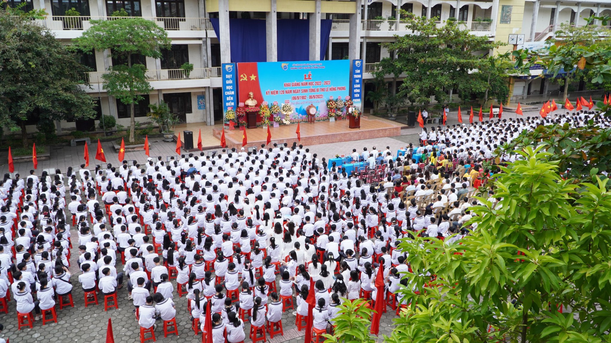 Trường THPT chuyên Lê Hồng Phong Nam Định tổ chức khai giảng năm học 2022-2023 và Kỷ niệm 120 năm ngày sinh Tổng bí thư Lê Hồng Phong