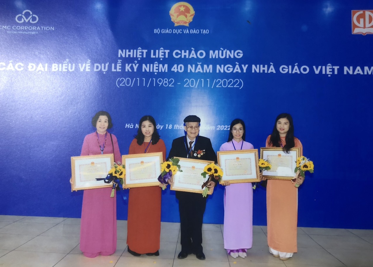 02 Nhà giáo của THPT chuyên Lê Hồng Phong được tuyên dương Nhà giáo tiêu biểu, xuất sắc toàn quốc.