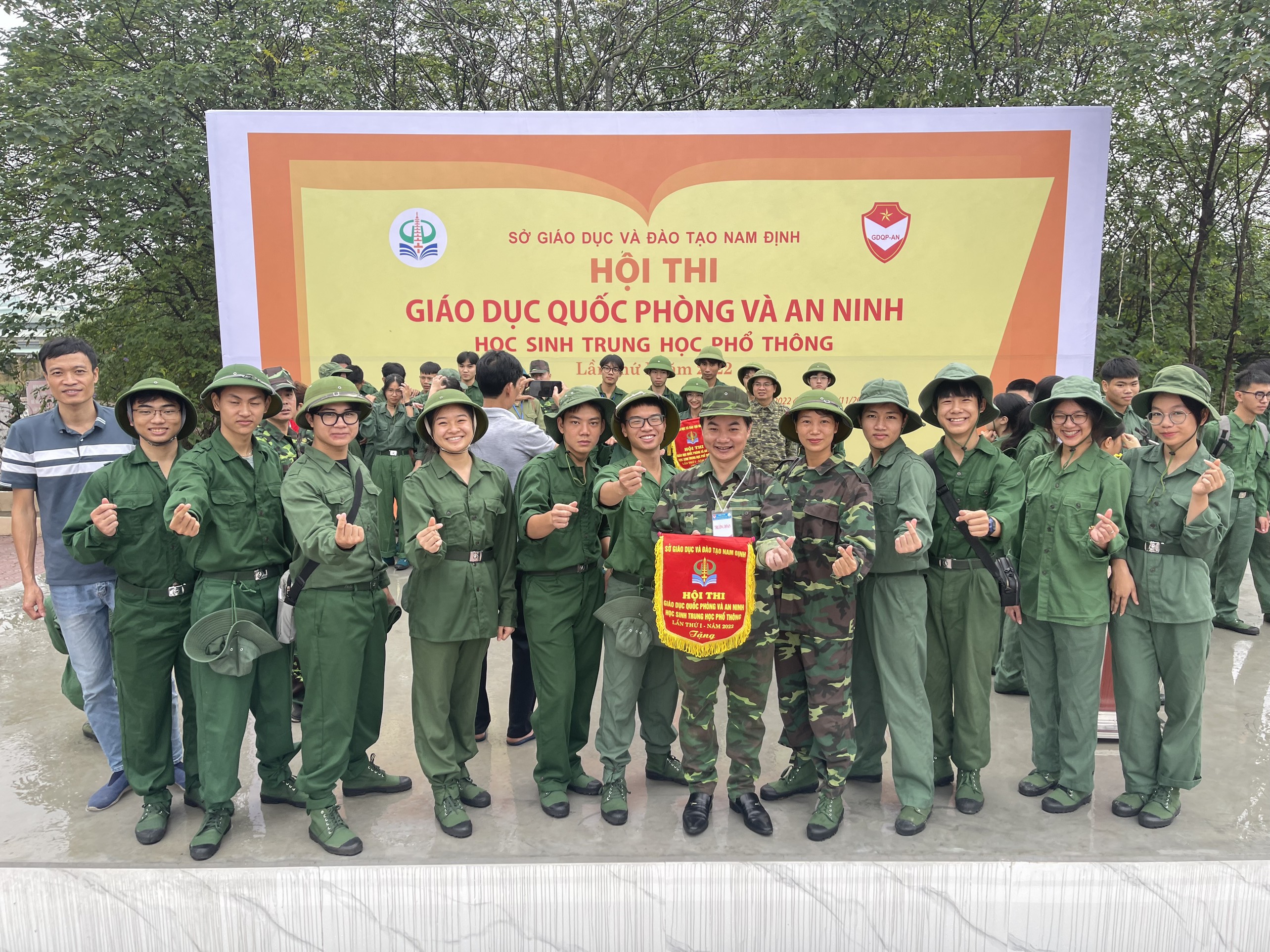 Trường THPT chuyên Lê Hồng Phong đạt thành tích xuất sắc tại Hội thi Giáo dục quốc phòng và an ninh học sinh THPT tỉnh lần thứ Nhất năm 2022.