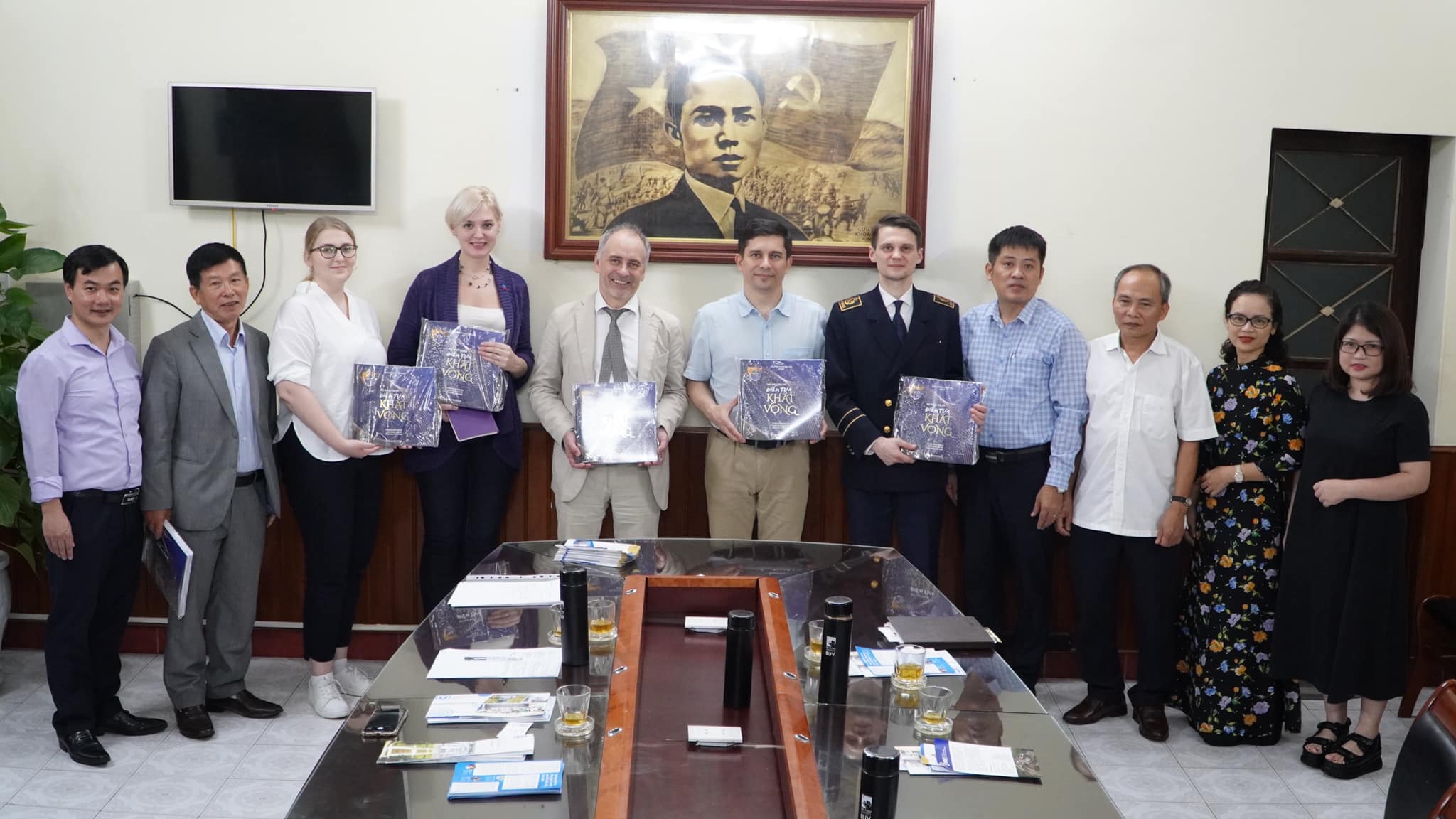 Các trường đại học Nga về thăm và làm việc với thầy trò trường THPT chuyên Lê Hồng Phong, Nam Định