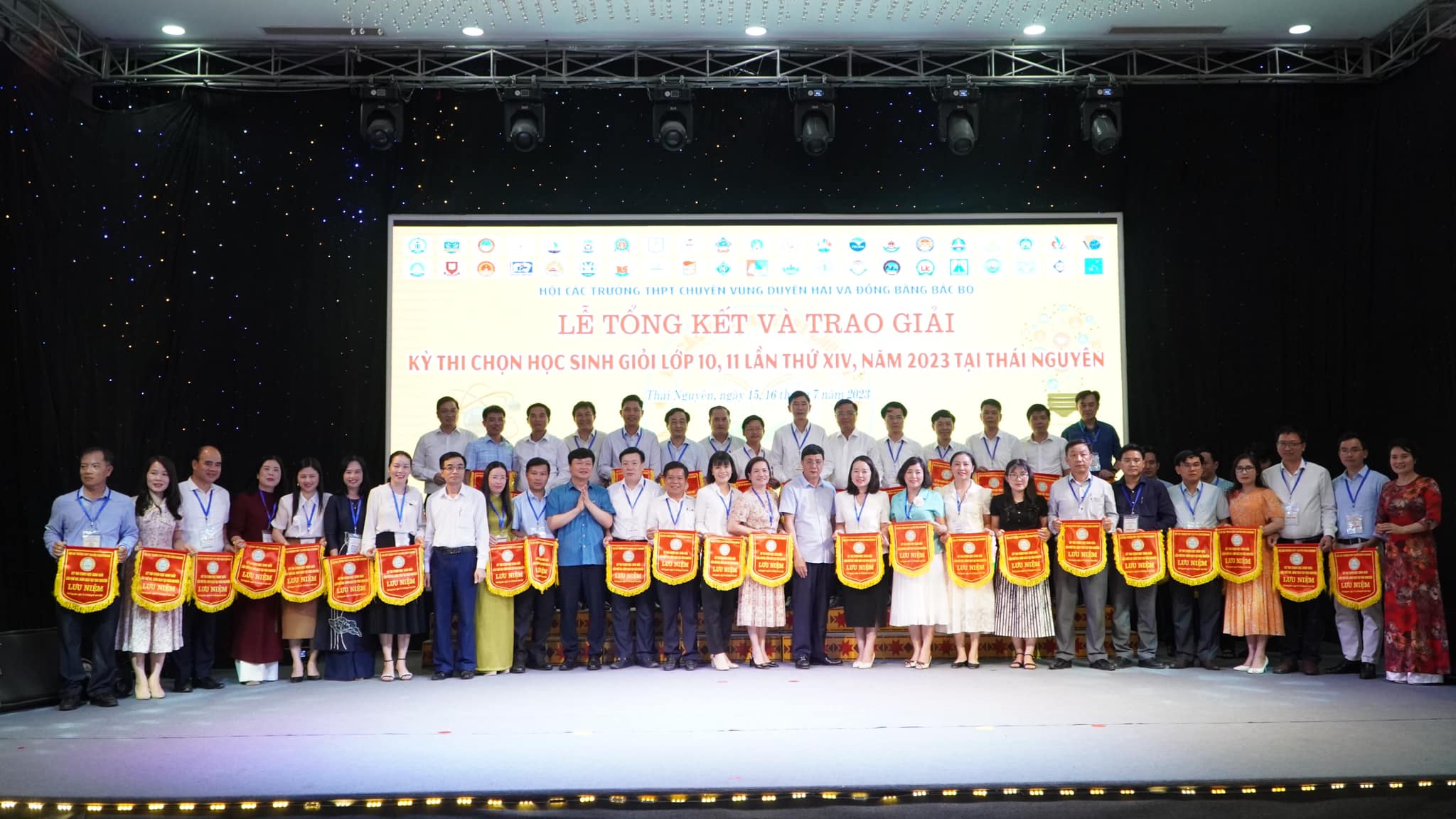 100% học sinh THPT chuyên Lê Hồng Phong, Nam Định đoạt giải trong cuộc thi chọn HSG các trường THPT chuyên khu vực DH&ĐBBB lần thứ XIV