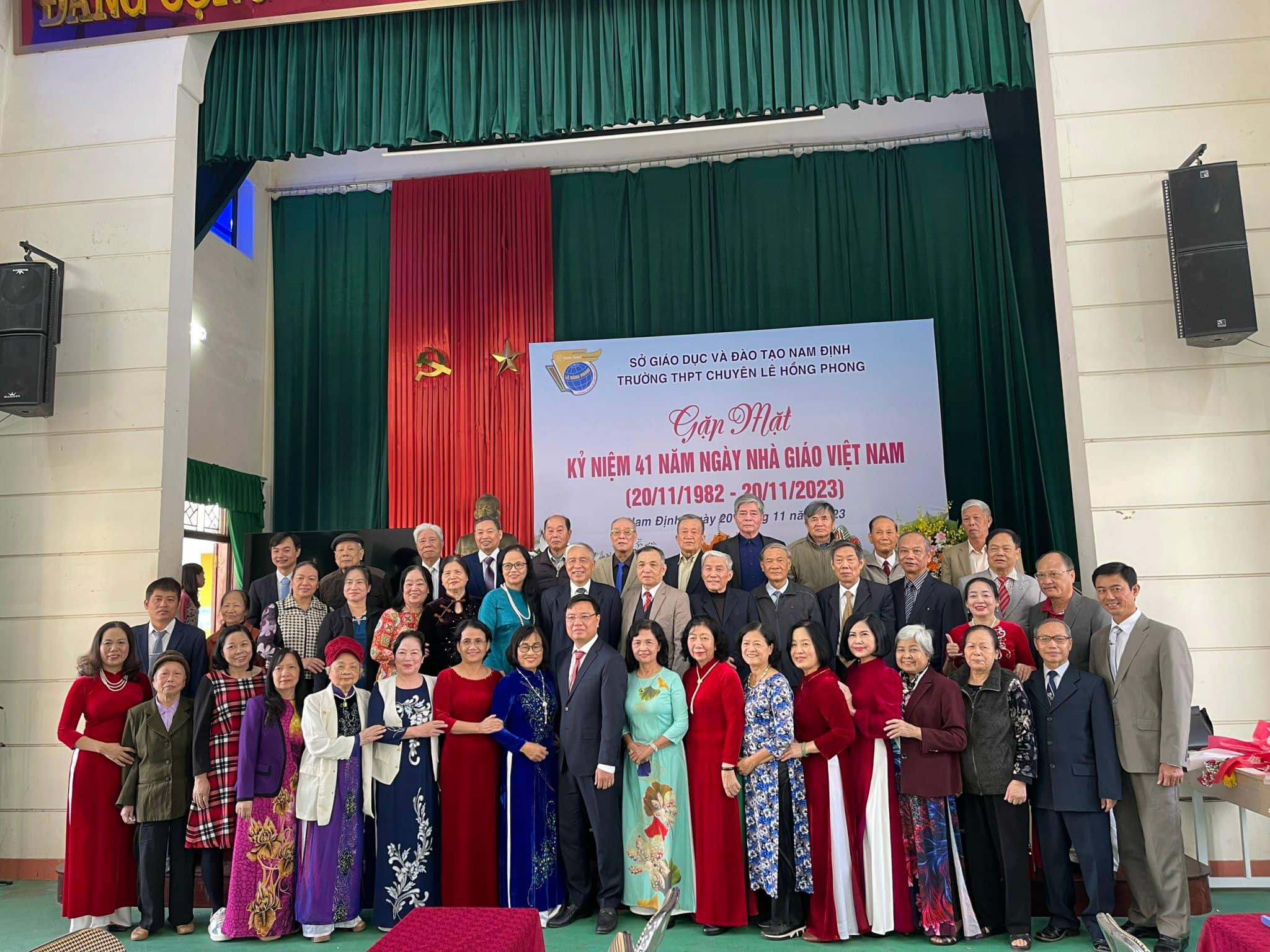 Gặp mặt các thế hệ giáo viên kỷ niệm 41 năm Ngày Nhà Giáo Việt Nam