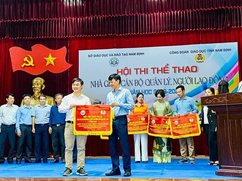 Trường THPT chuyên Lê Hồng Phong đoạt giải Nhất toàn đoàn tại Hội thi Thể thao Nhà giáo, cán bộ quản lí, người lao động năm học 2023 - 2024