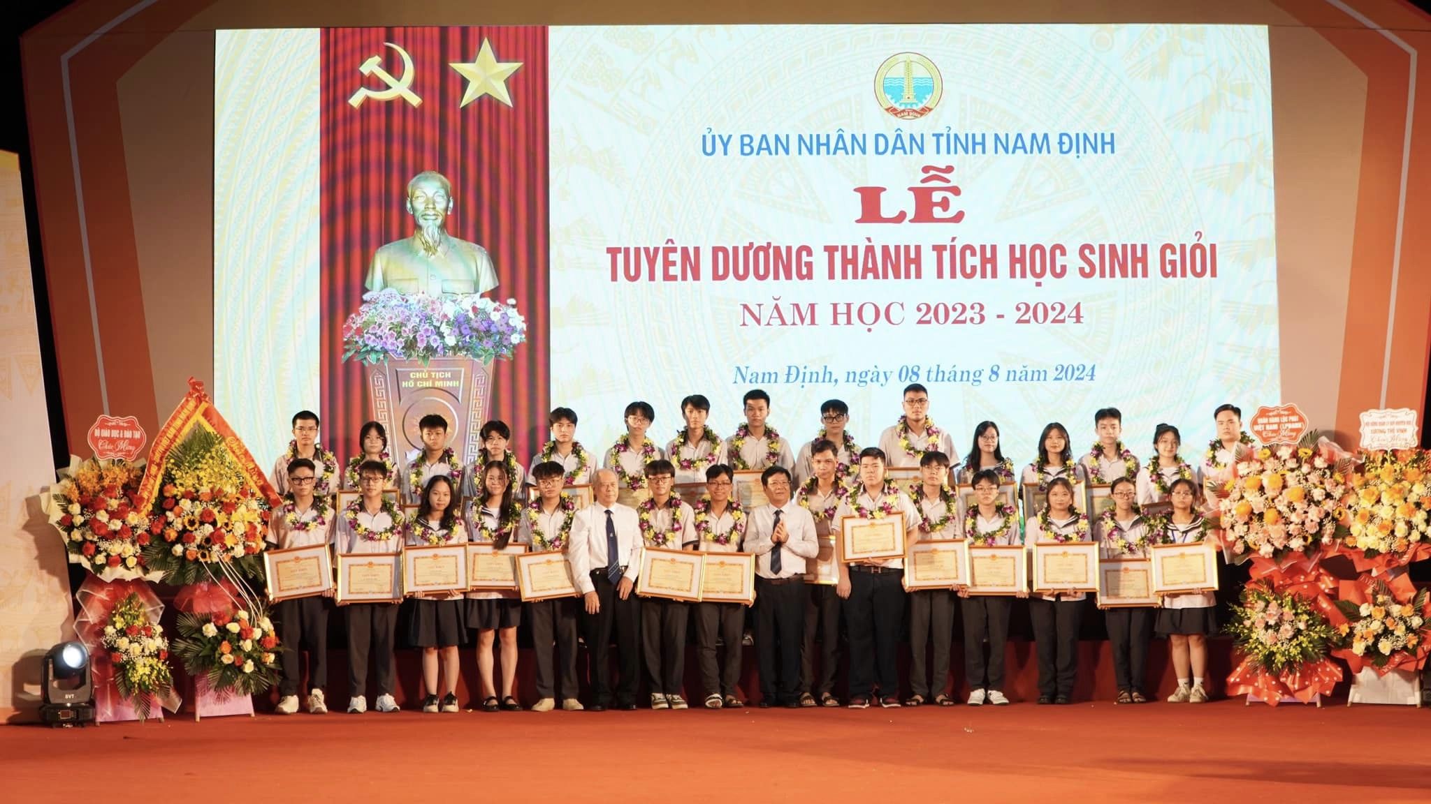 Thầy trò trường THPT chuyên Lê Hồng Phong được vinh danh tại Lễ tuyên dương thành tích Học sinh giỏi  năm học 2023-2024 