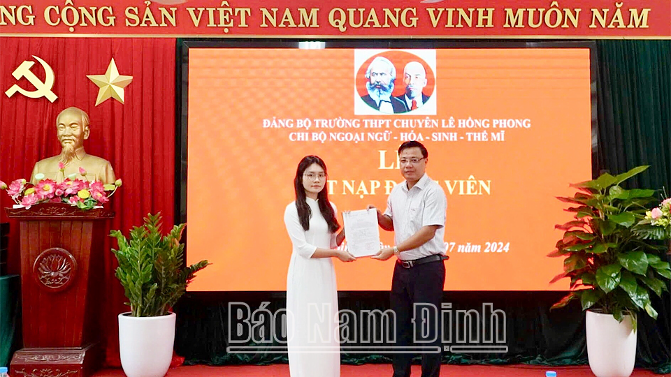 Tác phẩm tham dự giải báo chí Búa Liềm vàng lần thứ IX-2024: Khơi dậy khát vọng cống hiến, tạo nguồn phát triển Đảng trong học sinh, sinh viên