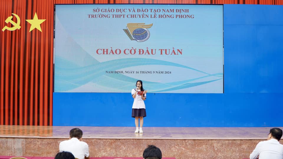 Chương trình văn nghệ ra mắt của học sinh khối 10 năm học 2024-2025