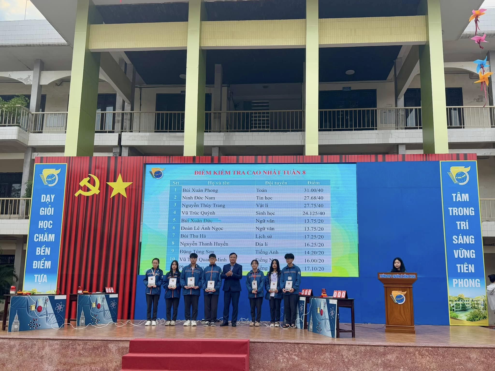 Cuộc thi Lăng kính khoa học trận 5 và Trao thưởng vinh danh học sinh từ kết quả các kỳ thi