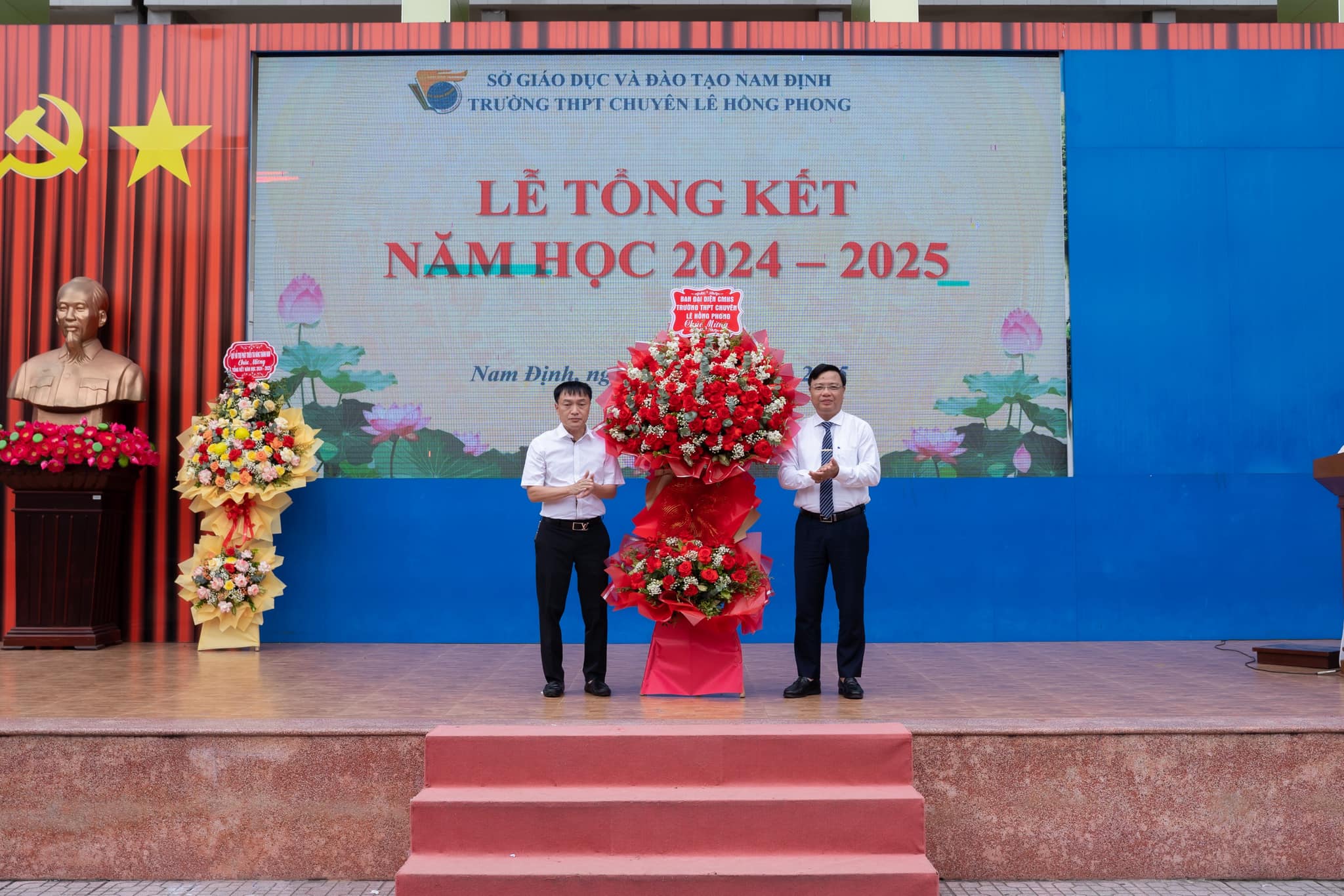Trường THPT chuyên Lê Hồng Phong tổ chức Lễ tổng kết năm học; Tri ân và trưởng thành của học sinh lớp 12