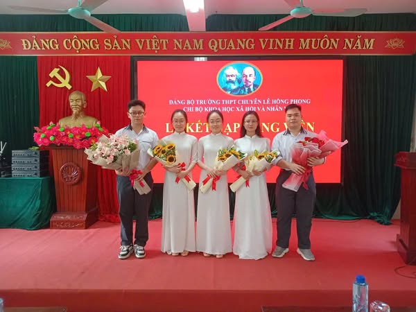 Lễ kết nạp Đảng viên mới - Tự hào tuổi trẻ và đội ngũ nhà giáo Lê Hồng Phong