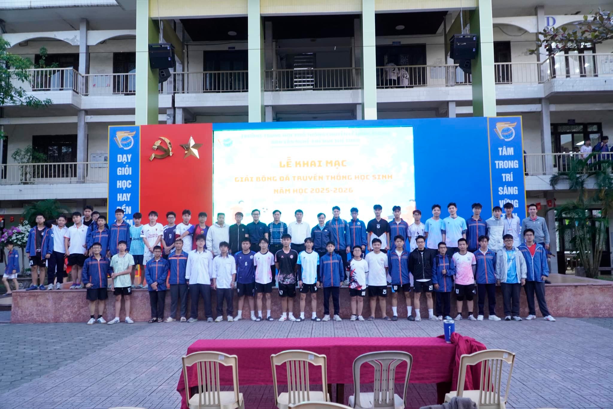 Lễ khai mạc Giải bóng đá truyền thống học sinh trường THPT chuyên Lê Hồng Phong năm học 2025-2026