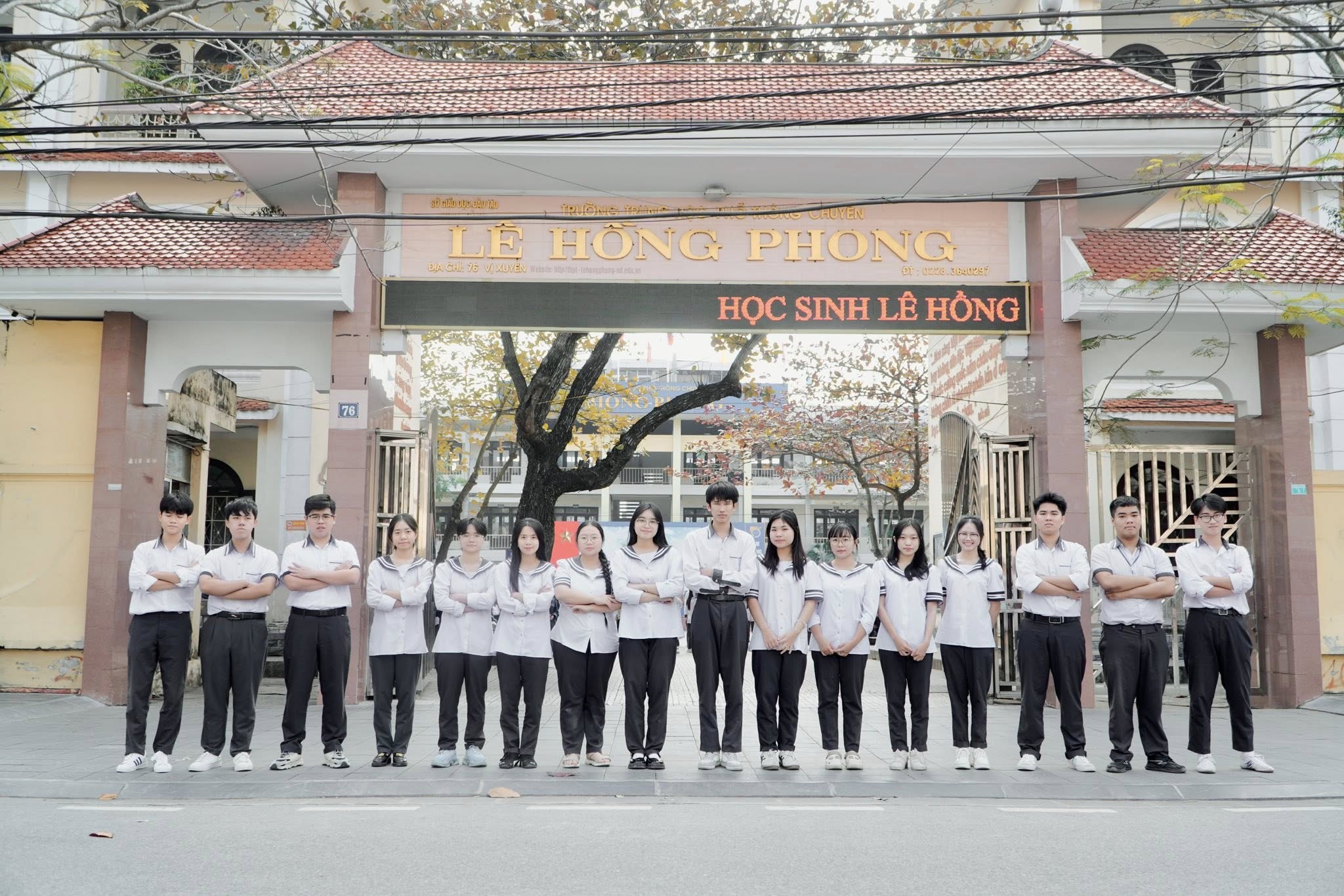 Đi giữa dòng thời gian - Chuyên Sử Lê Hồng Phong xuất quân