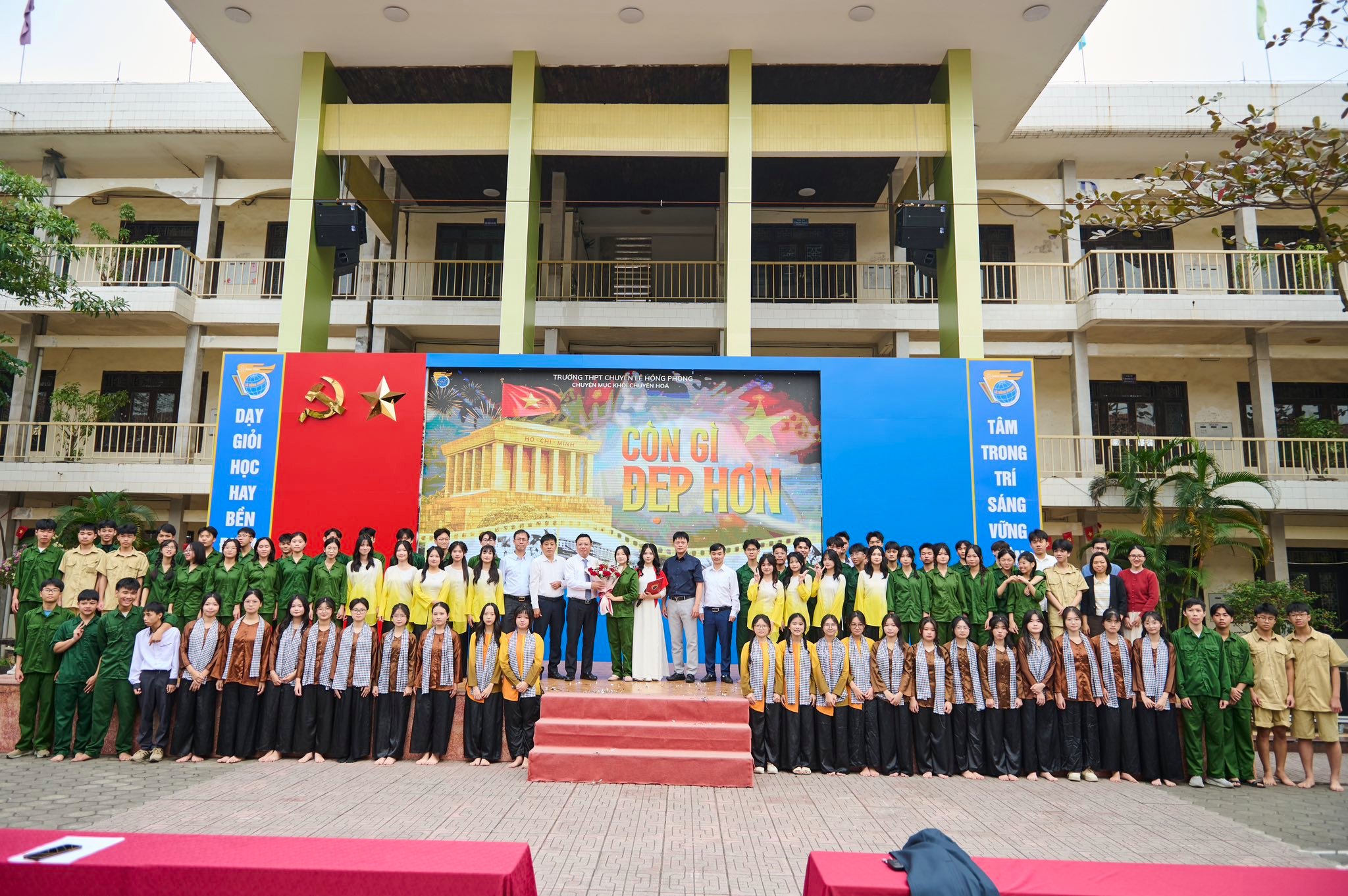 CHÀO MỪNG NGÀY THÀNH LẬP QĐND VIỆT NAM 22/12 – CHUYÊN MỤC KHỐI HÓA: “HOA TRÊN MÁU ĐẤT”