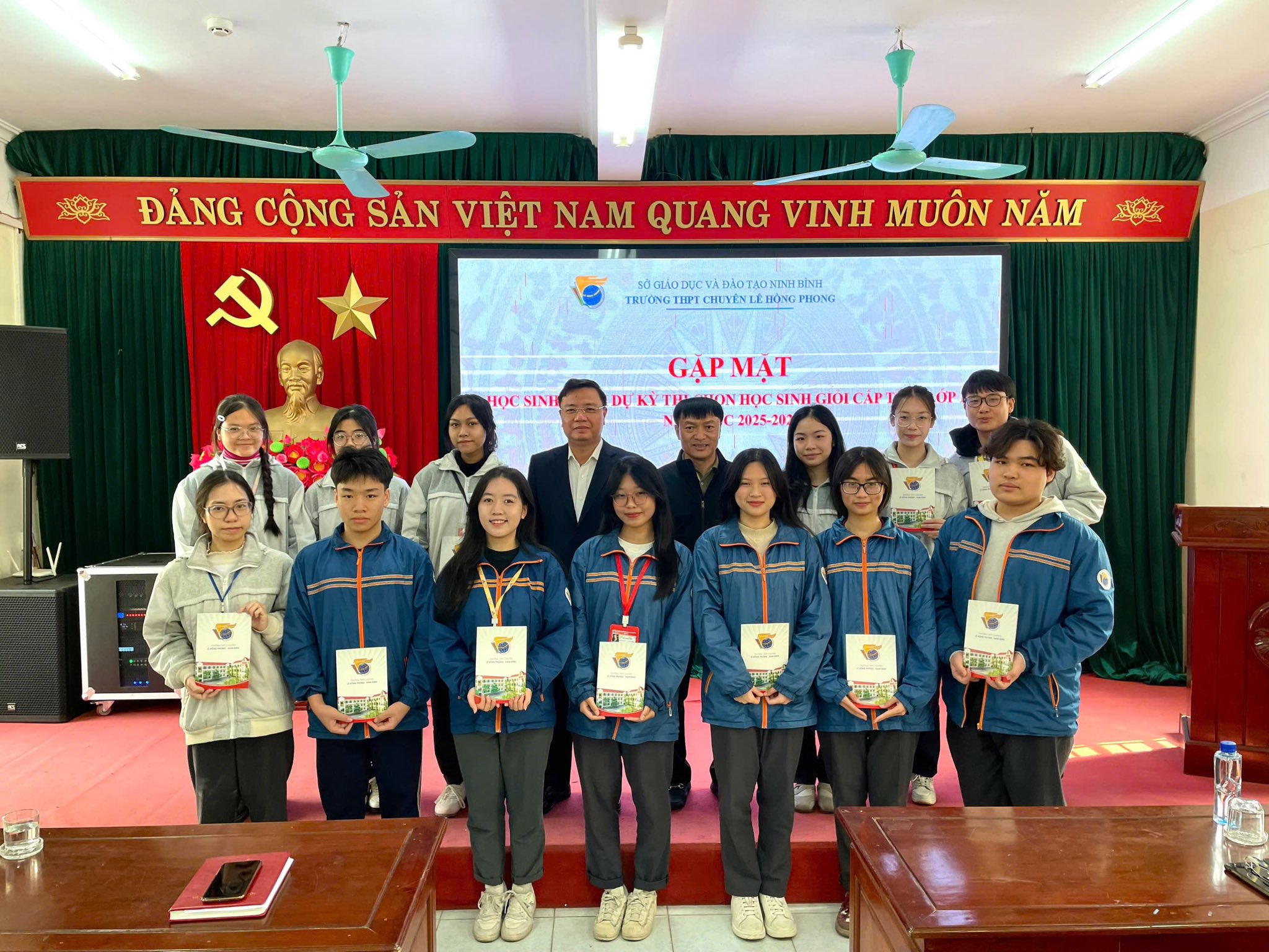 Trường THPT Chuyên Lê Hồng Phong gặp mặt, động viên các đội tuyển tham dự kỳ thi chọn học sinh giỏi cấp Tỉnh lớp 12, năm học 2025-2026
