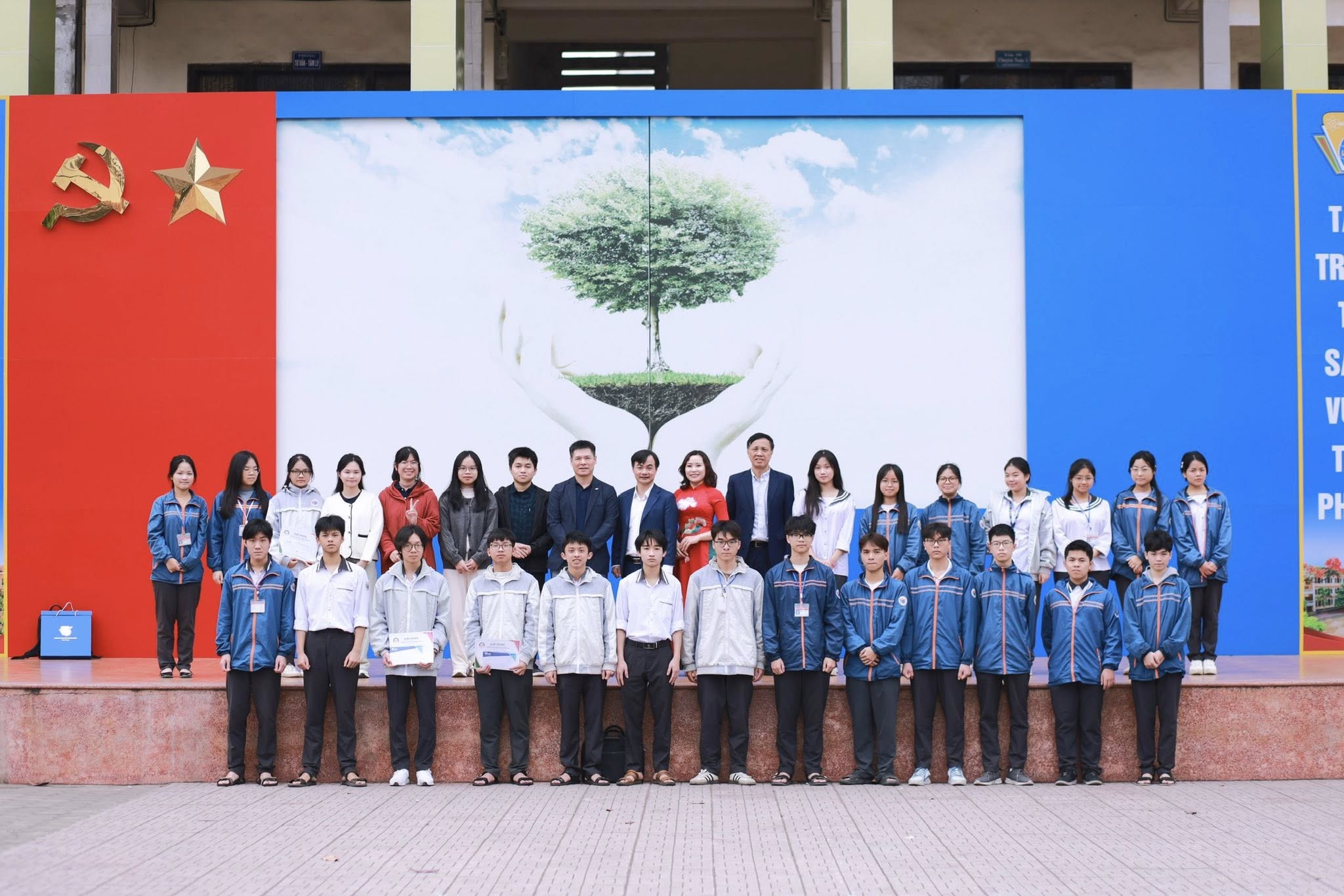 Trao học bổng “Nuôi dưỡng nhân tài” - Tiếp lửa khát vọng, tôn vinh trí tuệ Lê Hồng Phong