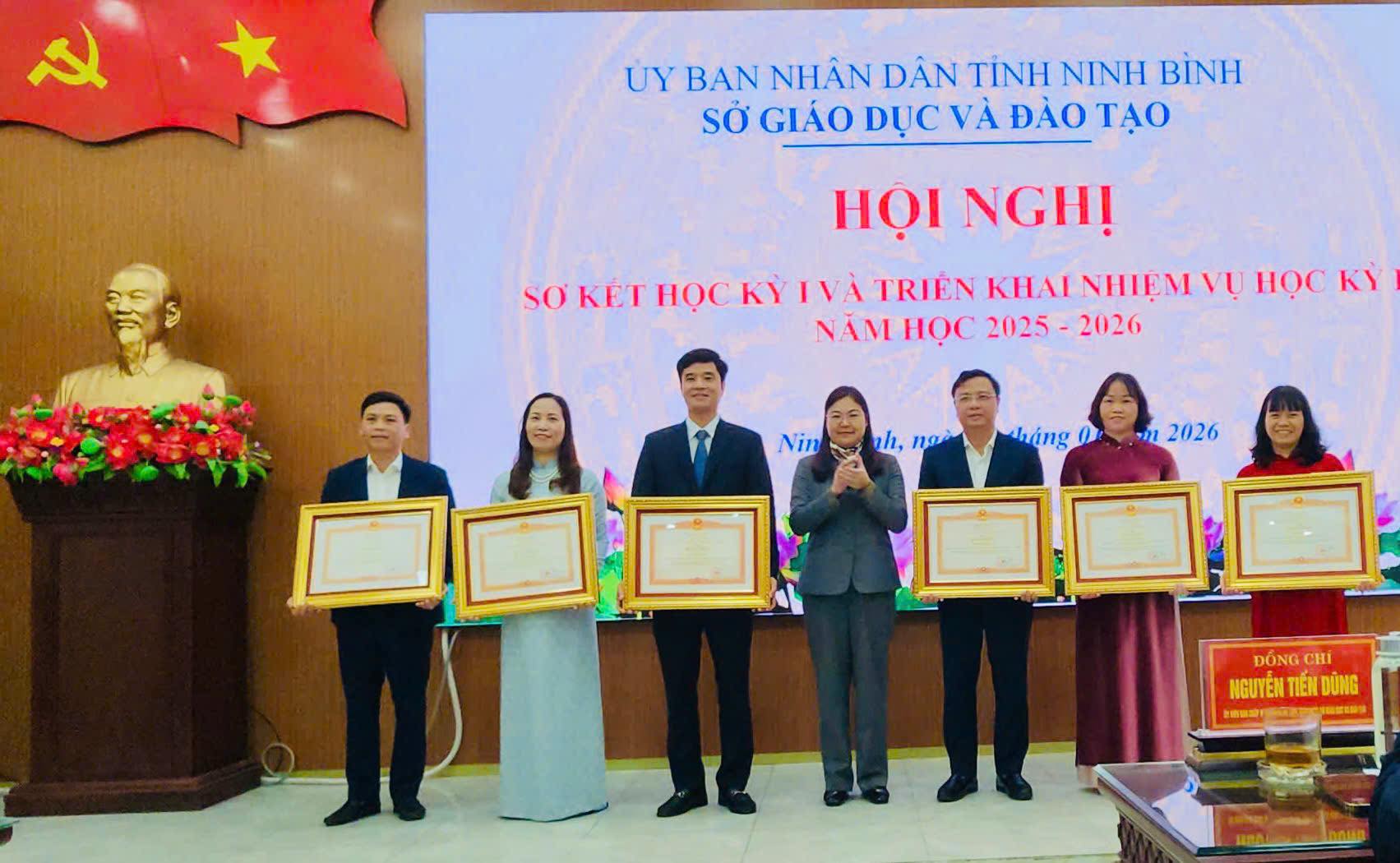 Niềm tự hào Lê Hồng Phong - Hai nhà giáo được Thủ tướng Chính phủ tặng Bằng khen
