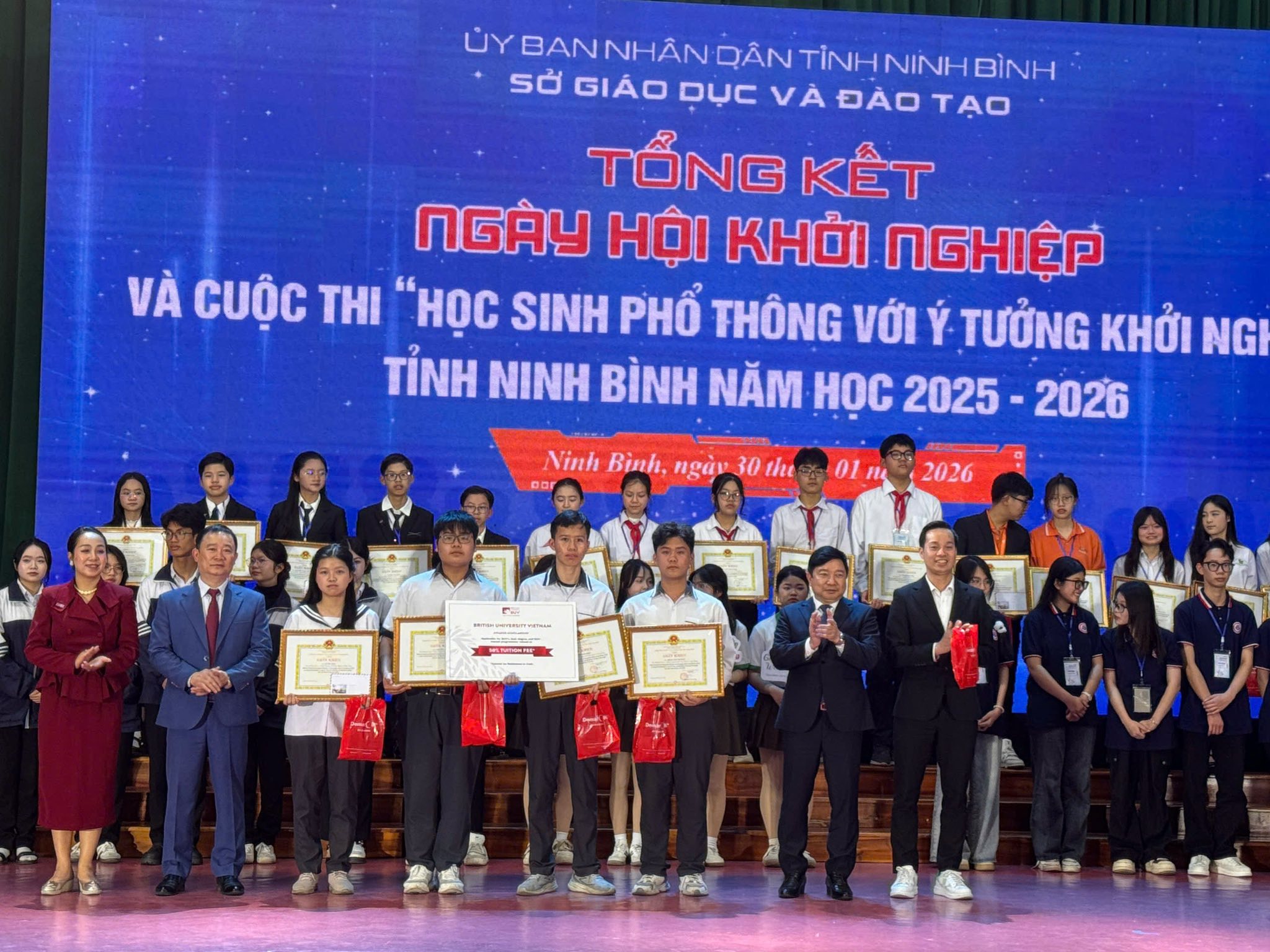 Học sinh trường THPT Chuyên Lê Hồng Phong xuất sắc giành Giải Nhất tại Cuộc thi “Học sinh phổ thông với ý tưởng khởi nghiệp” tỉnh Ninh Bình, năm học 2025 – 2026