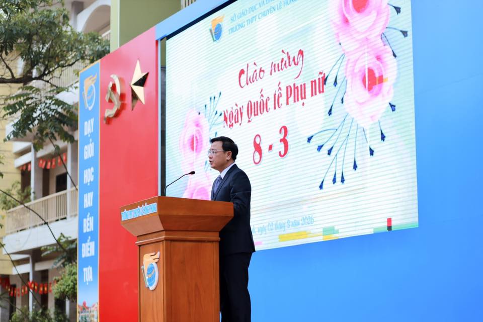 Lời chúc mừng của thầy Phạm Thanh Ngọc – Hiệu trưởng trường THPT Chuyên Lê Hồng Phong nhân Ngày Quốc tế Phụ nữ 8/3