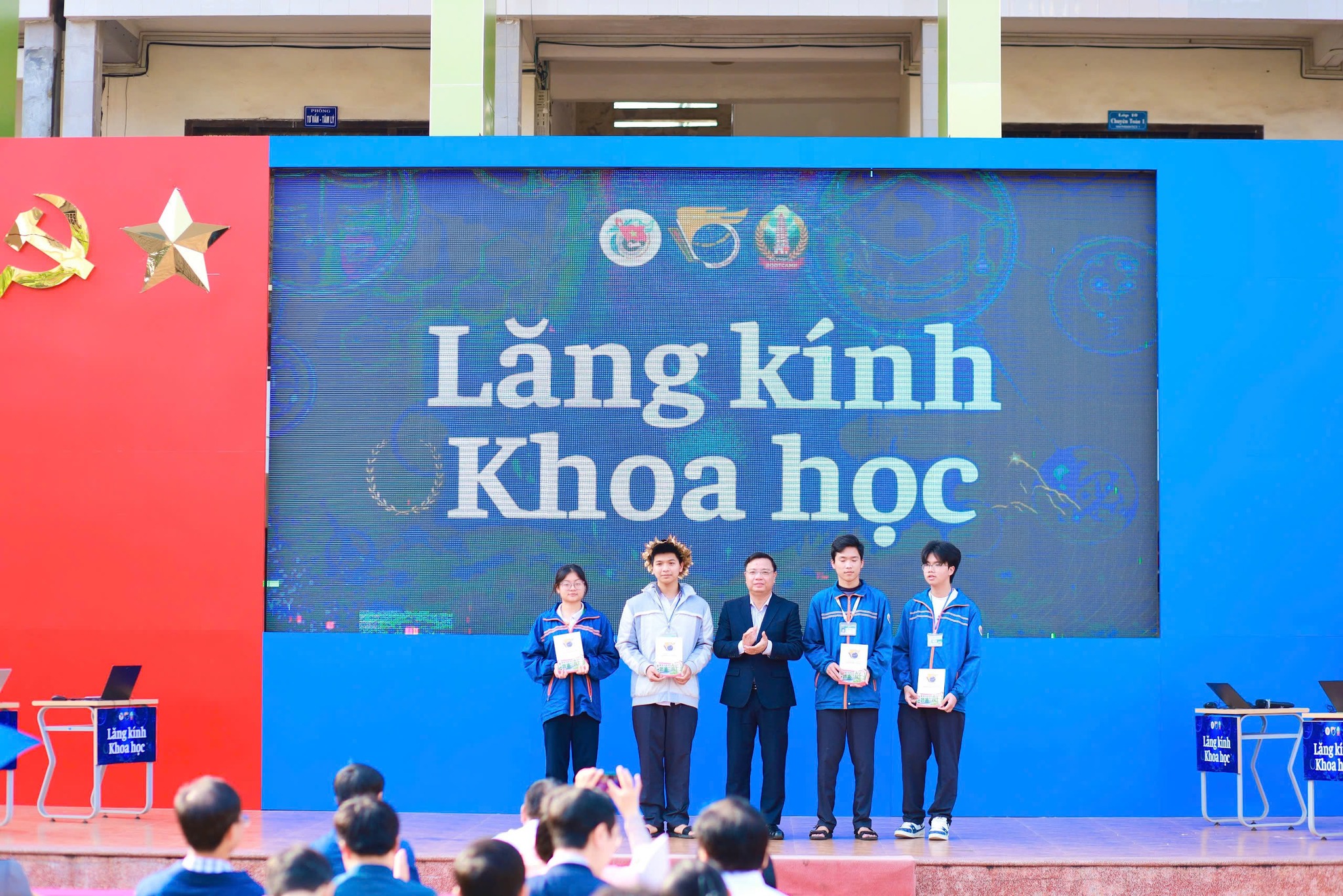 Thí sinh Nguyễn Hoài Lâm - 11 chuyên Lý 1 giành trọn vòng nguyệt quế với 235 điểm