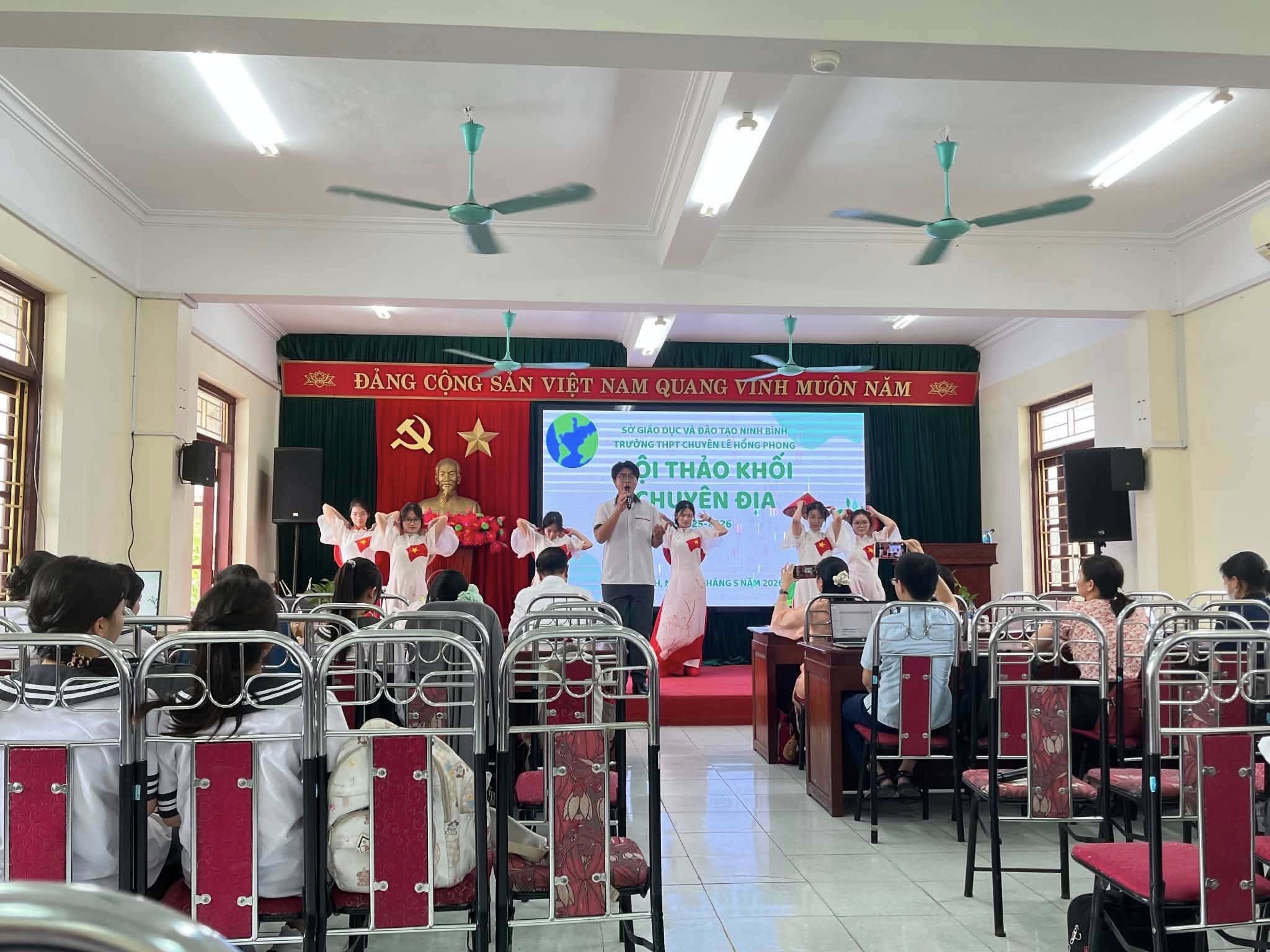 Hội thảo khối chuyên Địa: "Tự nhiên Việt Nam và các dạng bài trong thi học sinh giỏi"