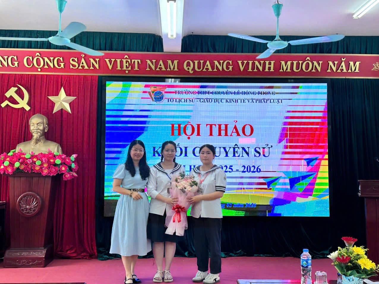 Rực rỡ sắc màu tư duy tại Hội thảo khối chuyên Sử năm học 2025-2026: Nơi ngọn lửa đam mê nghiên cứu khoa học được thắp sáng!