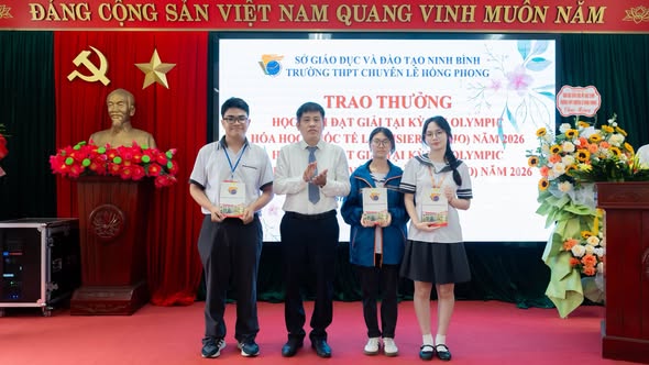 KHÁT VỌNG TUỔI TRẺ LÊ HỒNG PHONG VƯƠN MÌNH RA THẾ GIỚI