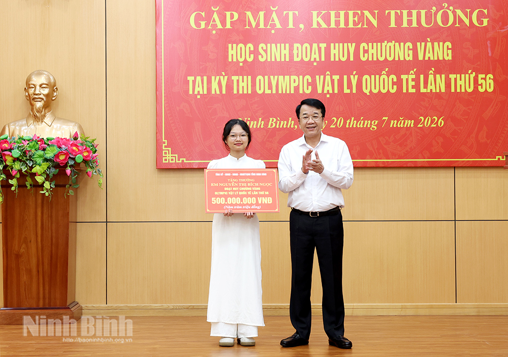 Gặp mặt, khen thưởng học sinh đạt Huy chương Vàng tại kỳ thi Olympic Vật lí quốc tế lần thứ 56
