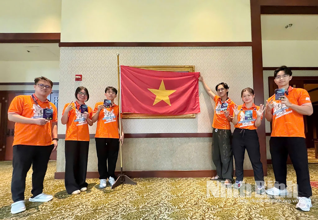 Học sinh Trường THPT chuyên Lê Hồng Phong lọt vào Top 9 tại Cuộc thi vô địch Tin học văn phòng thế giới