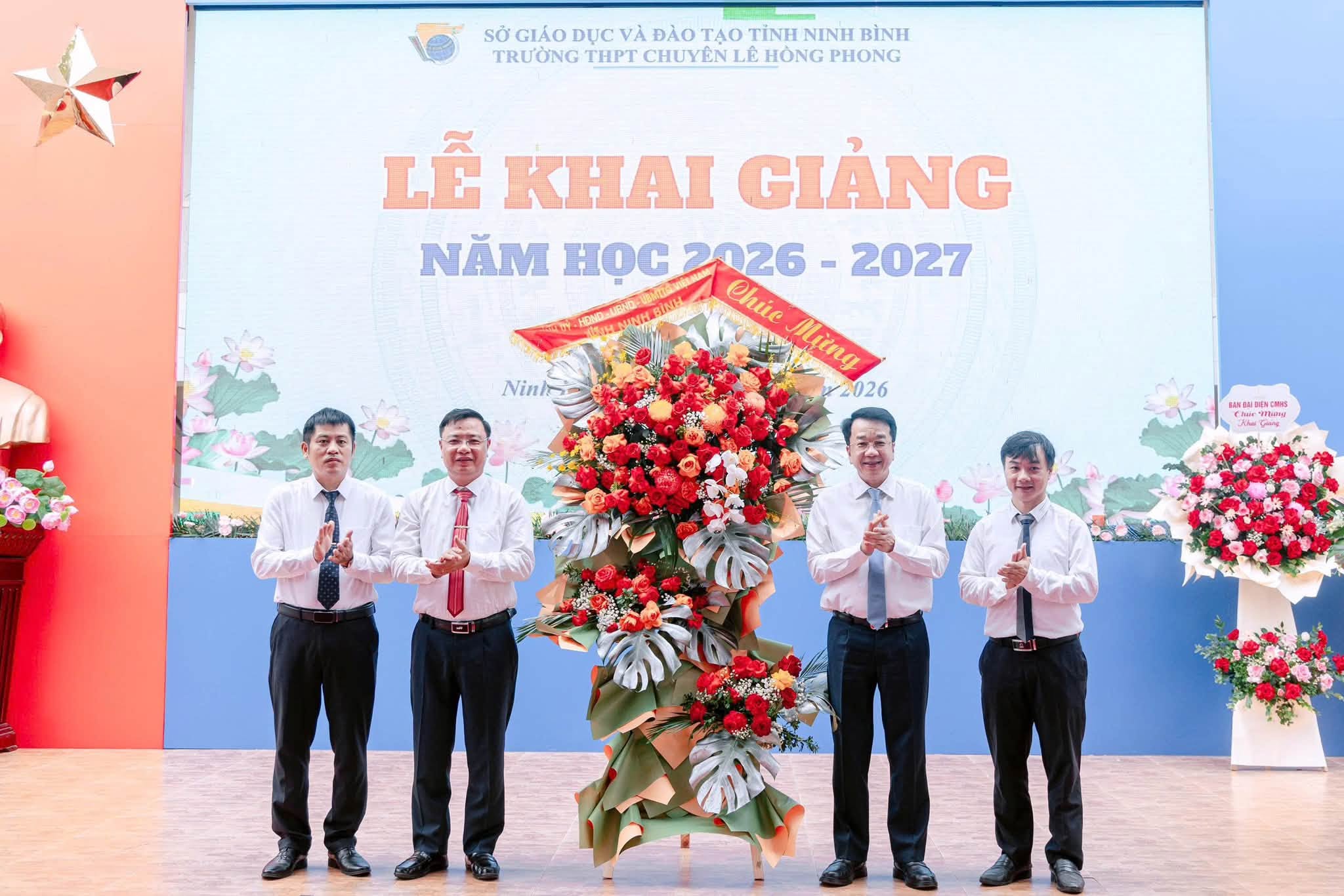 TIẾNG TRỐNG KHAI TRƯỜNG VANG LÊN – LÊ HỒNG PHONG CHÍNH THỨC BƯỚC VÀO NĂM HỌC 2026 – 2027