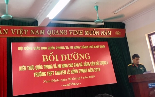 THẦY TRÒ TRƯỜNG THPT CHUYÊN LÊ HỒNG PHONG CÙNG HỌC TẬP, RÈN LUYỆN ĐỂ NÂNG CAO KIẾN THỨC  QUỐC PHÒNG VÀ AN NINH