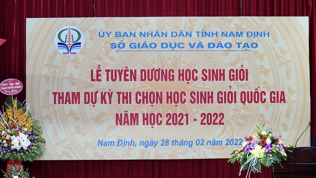 Lễ tuyên dương học sinh giỏi tham dự kỳ thi chọn HSG quốc gia năm học 2021-2022